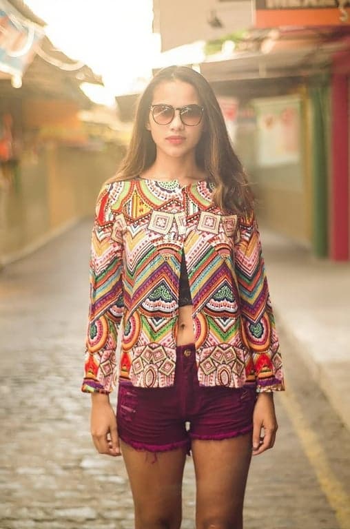 AI remove people from background after transformation - beach photo with isolated subject and clear view