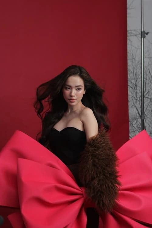 Streetwear Outfits filter before photo - neutral portrait before transformation