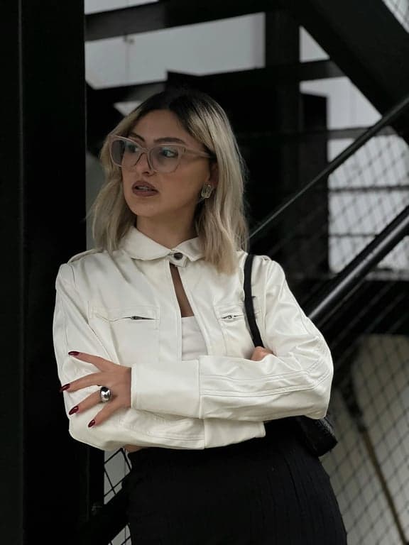 Tankini filter after transformation - portrait wearing a sporty tankini with sunny beach feel