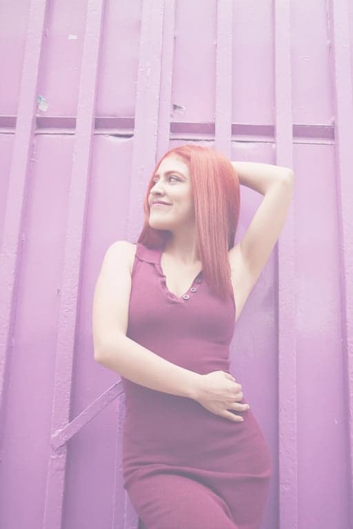 a portrait of a woman, soft light filter effect, dreamy glow, reduced contrast, pastel color tones, natural light background.