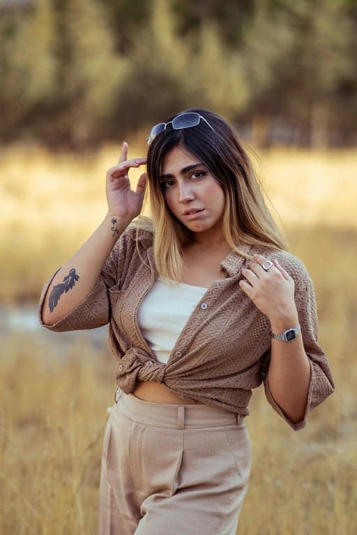 a fantasy character portrait rendered in a Dungeons & Dragons style, with clear class identity, realistic medieval-fantasy clothing, grounded anatomy, painterly textures, dramatic but believable lighting, and a neutral fantasy background suitable for a tabletop RPG character sheet