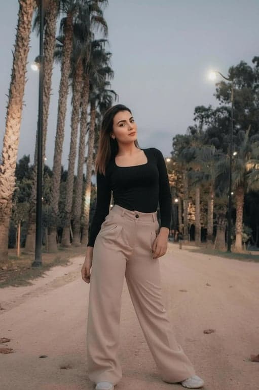 generate an online dating profile image by balancing exposure, removing dark areas around the cheeks and jaw, improving clarity of eyes and facial features, keeping realistic proportions and identity, reducing background clutter, and presenting a natural friendly expression, so the image feels trustworthy and clearly optimized for dating platforms