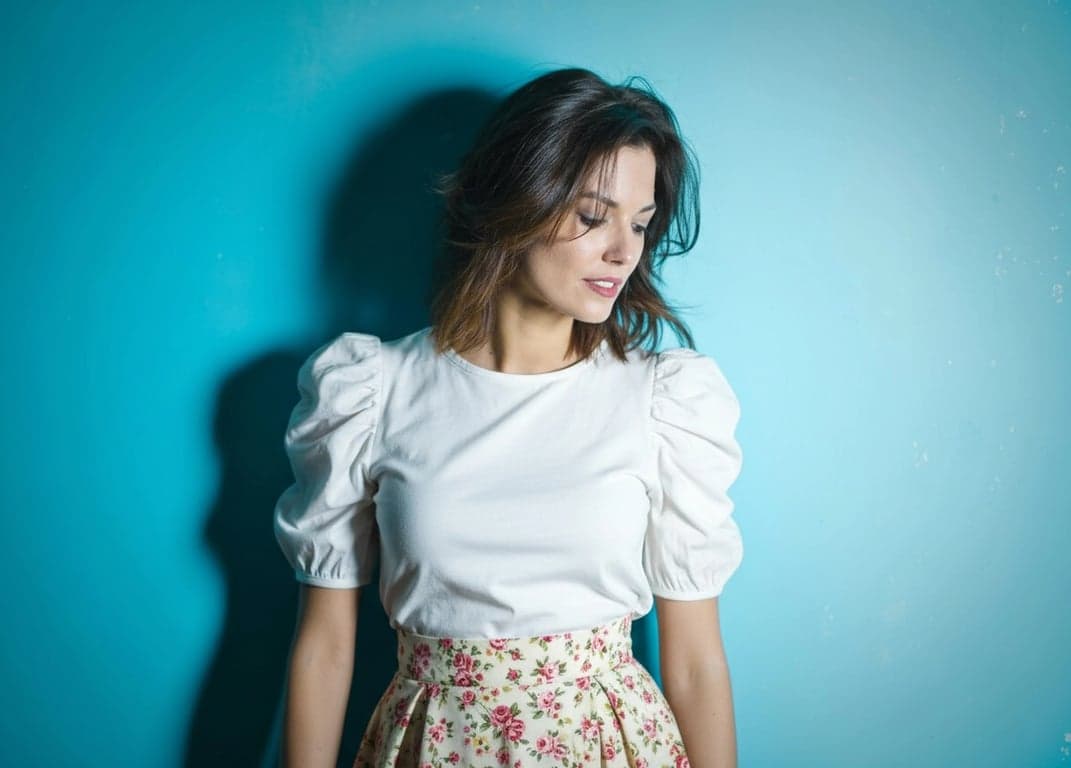 outfit generator ai after photo - woman wearing y2k style outfit