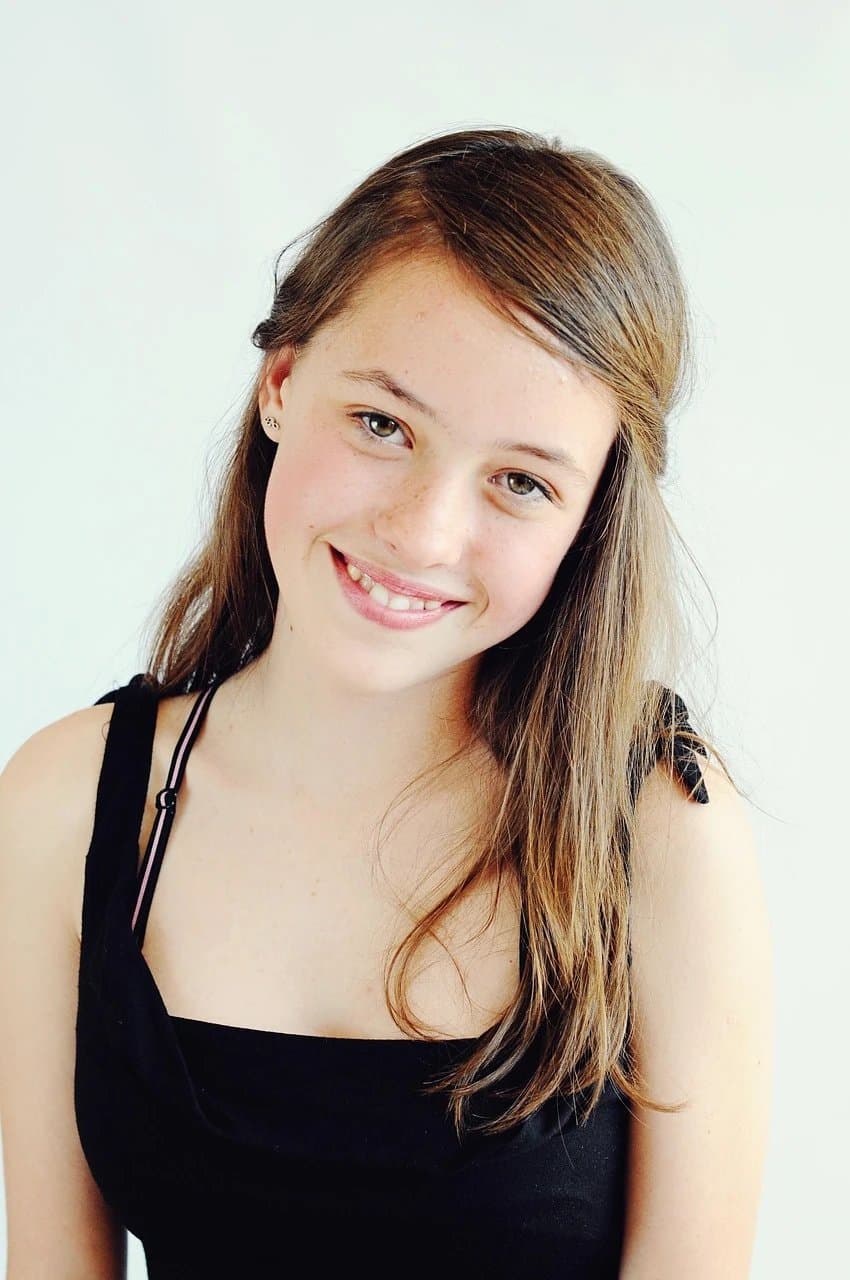 hair color filter before photo - portrait with single-tone brown hair in soft light