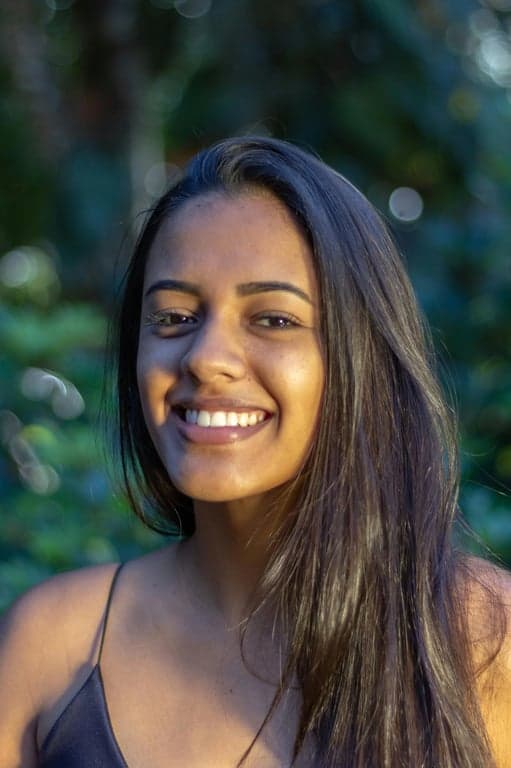 ai-vampire-filter before pic - woman with dark hair and soft makeup