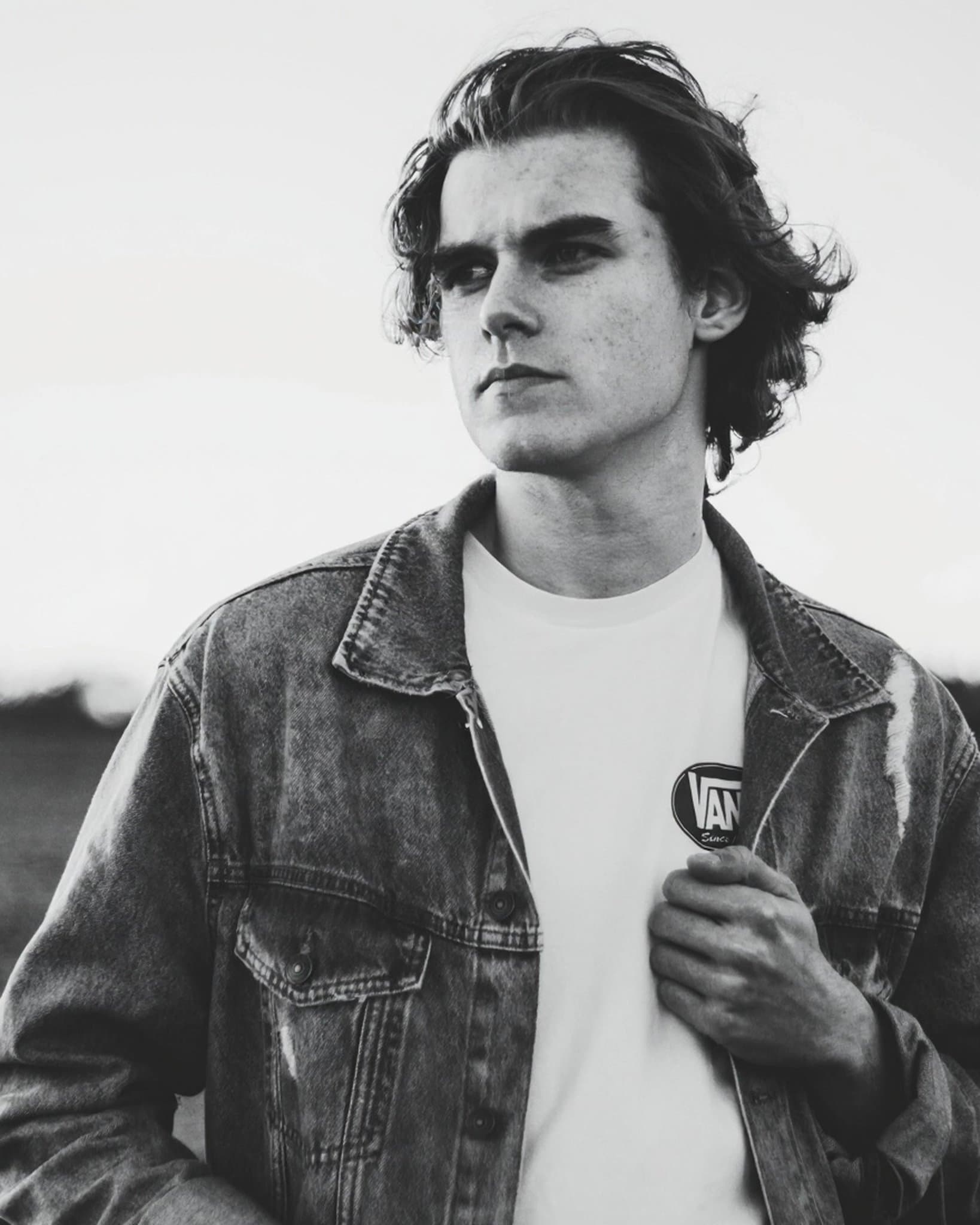 AI add glasses filter before photo - portrait without eyewear before AI glasses effect