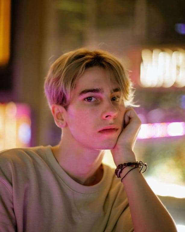 An extreme close-up portrait of Summer Smith rolling her eyes with an exaggerated, annoyed expression, defined by wobbly lines, simple flat shading, and a pop art background.