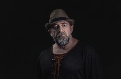 Sunset photos filter before photo - neutral portrait before transformation