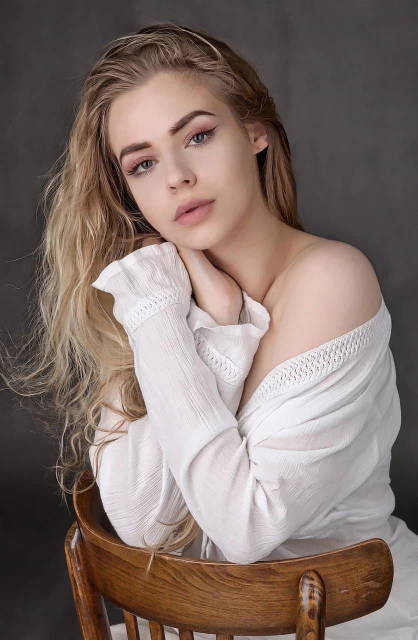 AI music festival outfits filter before photo - studio photo before colorful festival styling